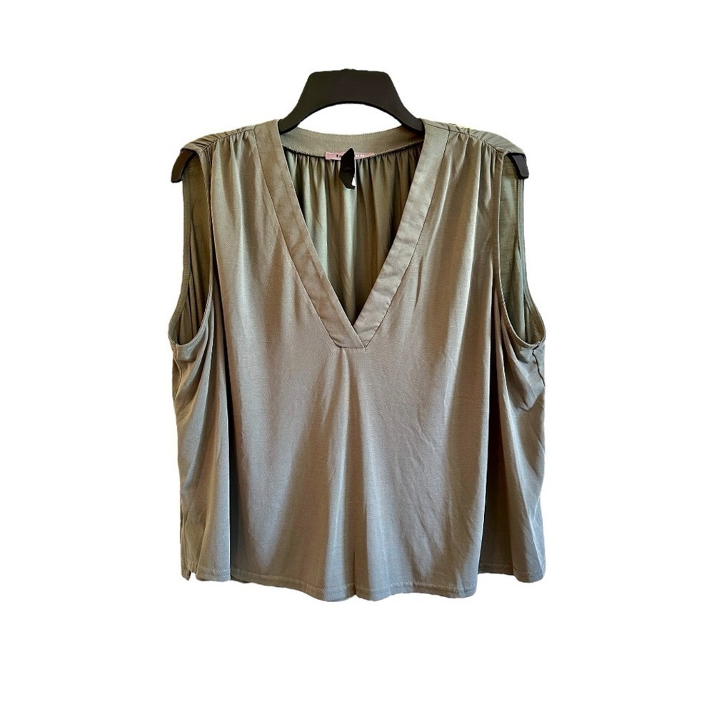 LALAVON, WOMENS, SAGE GREEN V-NECK SWING TOP. FLOWY, RELAXED FIT. SIZE S